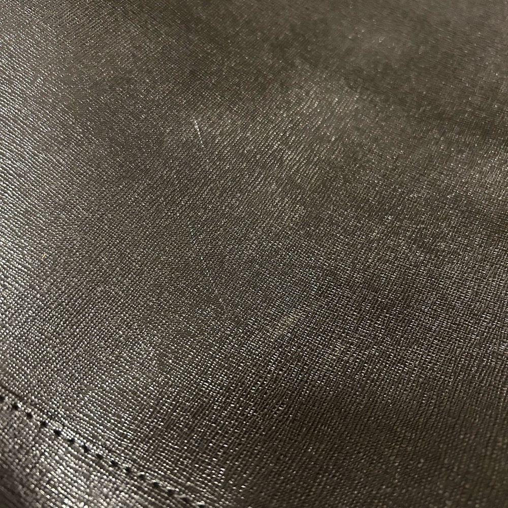 Isabella Fiore Black Tote Bag with Glossy Finish - Picture 7 of 7